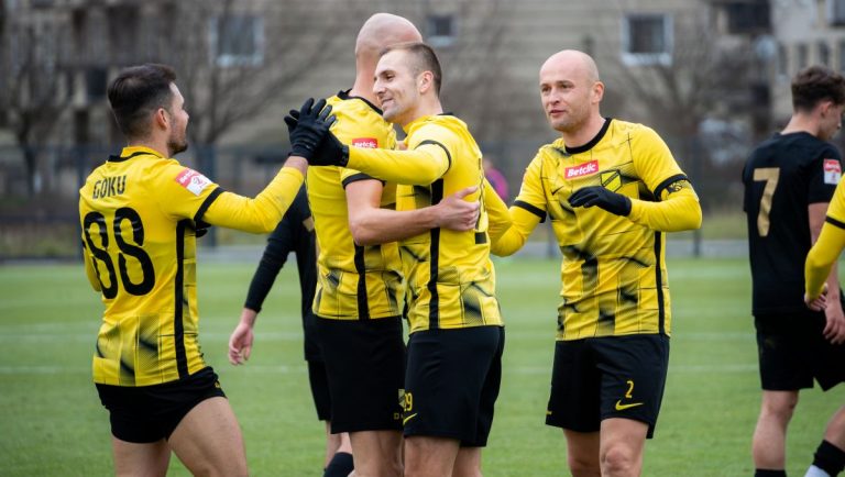 Media spekulują nad nowym trenerem Wieczystej Kraków! Co ze Sławomirem Peszką?