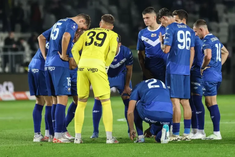 Stal już spadła, Puszcza jeszcze walczy. Gorący poniedziałek w Niepołomicach! [ZAPOWIEDŹ]