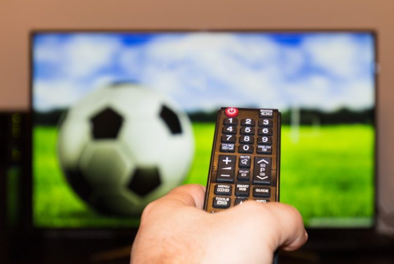 Kryzys futbolu: Kiedy pasja odeszła na rzecz biznesu [Felieton]