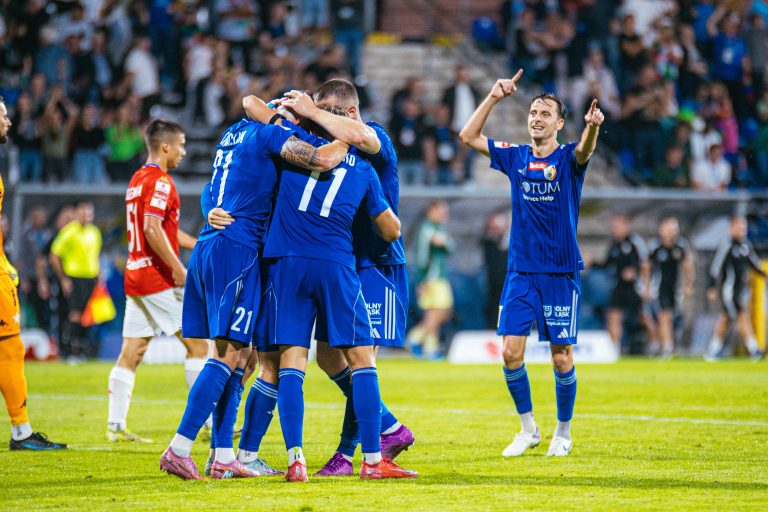 Miedź Legnica wygrywa z Wisłą Kraków, „Biała Gwiazda” pokonana! [PODSUMOWANIE]