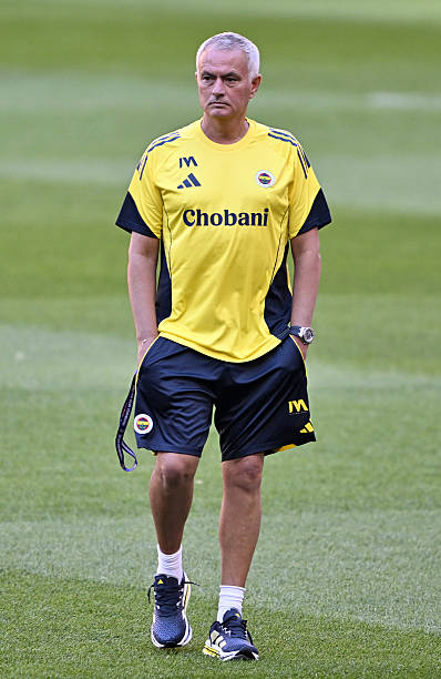 Ostatnie starcia o miejsce w Lidze Mistrzów. Kto sięgnie po szczyt piłkarskich marzeń? ( Zapowiedź środowych meczów fazy Play-off UEFA Champions League).