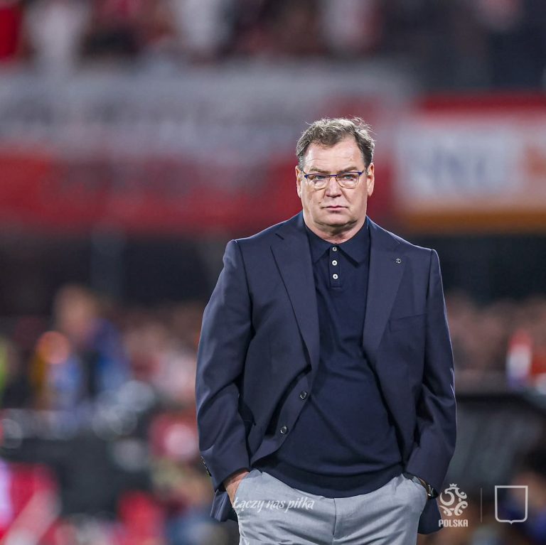 To on stanie między słupkami na Albanię