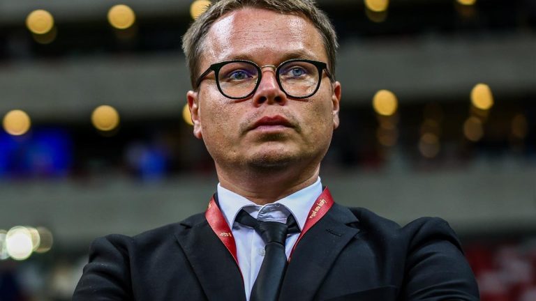 Prezes Wisły idzie Va Bank, czyli awantura o kibiców