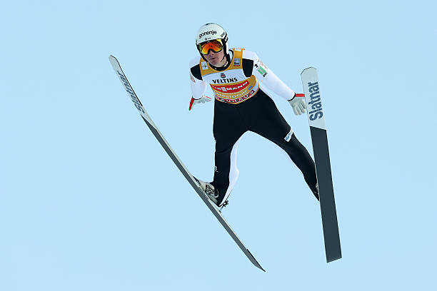 Niesamowity Domen Prevc, wielki powrót Austriaków. Kacper Tomasiak najlepszym z Polaków – podsumowanie pierwszego konkursu Turnieju Czterech Skoczni