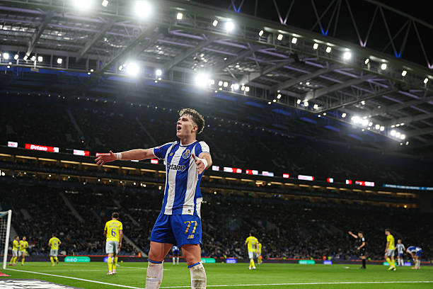 Porto wygrywa, a Oskar Pietuszewski zalicza 1. trafienie w barwach „Smoków”.