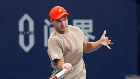 Kamil Majchrzak wygrał w Tokio! W kolejnej rundzie czeka go starcie z dziewiątym tenisistą świata